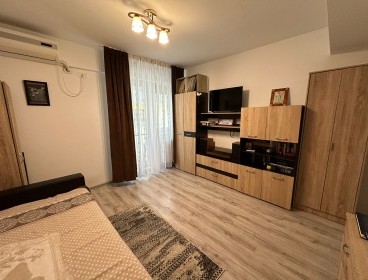 Viva Imobiliare - Ap 3 camere decomandat, 72 mp. Loc de parcare + boxa - Str. Pepinierii