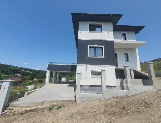 Viva Imobiliare - Casa individuala D+P+E+Pod, cu garaj, zona Rediu